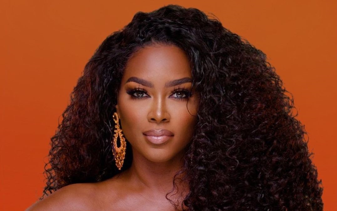 Kenya moore 40 hottest pics, kenya moore 40 instagram