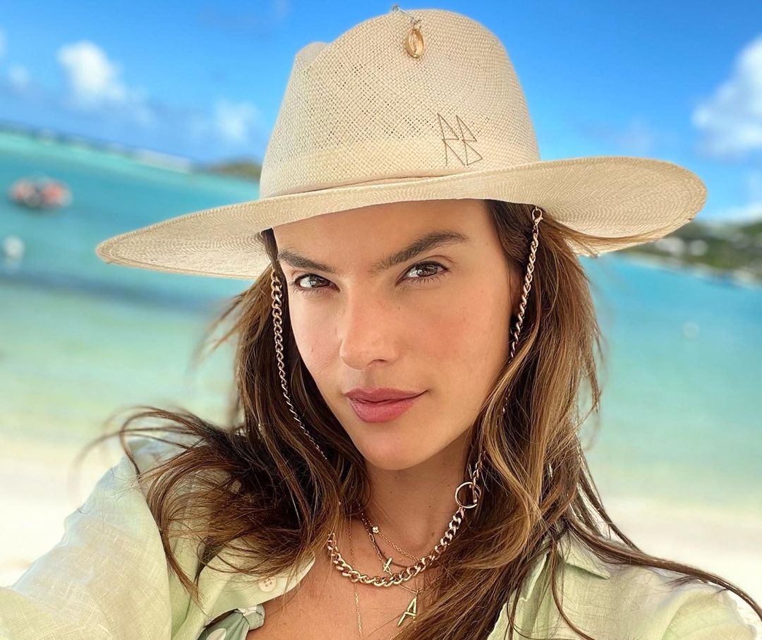 Alessandra ambrosio 22 hottest pics, alessandra ambrosio 22 instagram