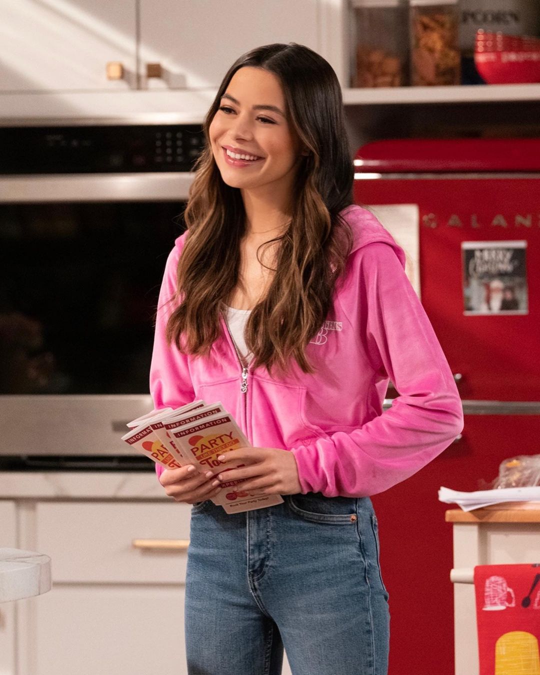 Miranda cosgrove 6 hottest pics, miranda cosgrove 6 instagram