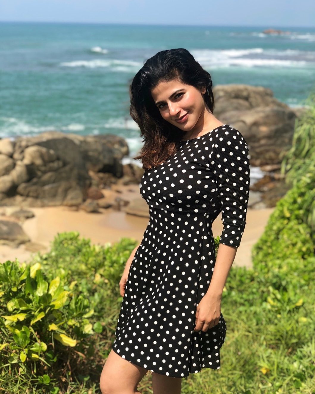 Iswarya menon 6 hottest pics, iswarya menon 6 instagram