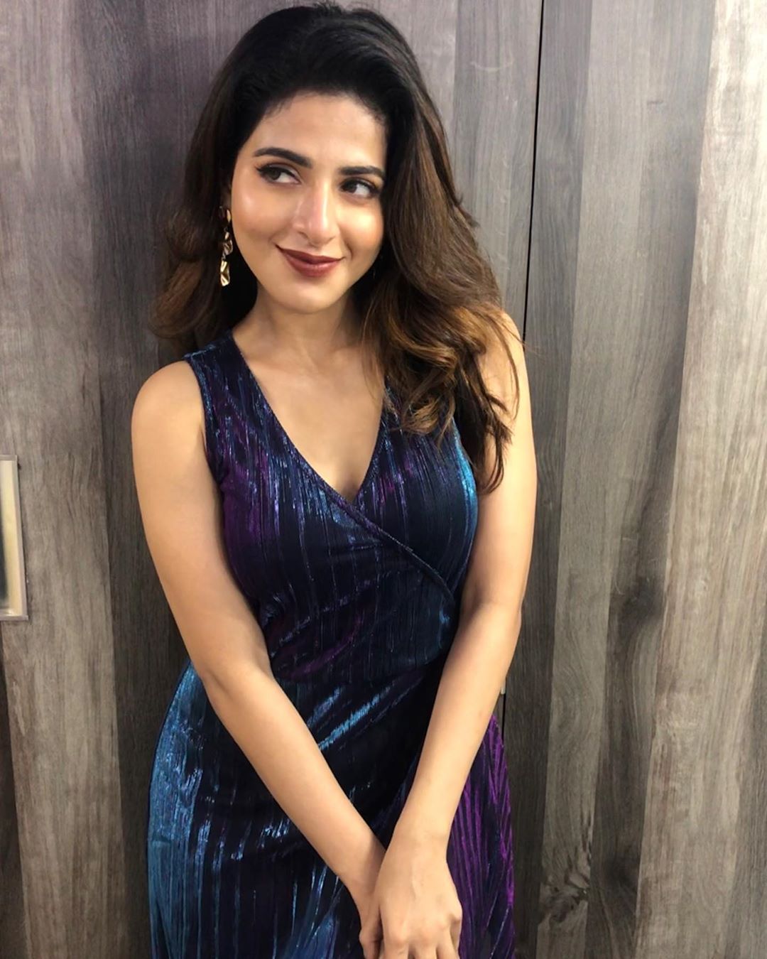 Iswarya menon 16 hottest pics, iswarya menon 16 instagram