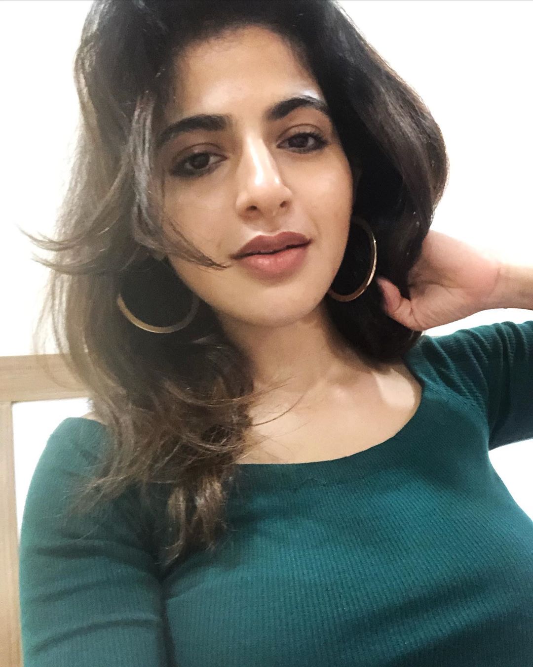 Iswarya menon 18 hottest pics, iswarya menon 18 instagram