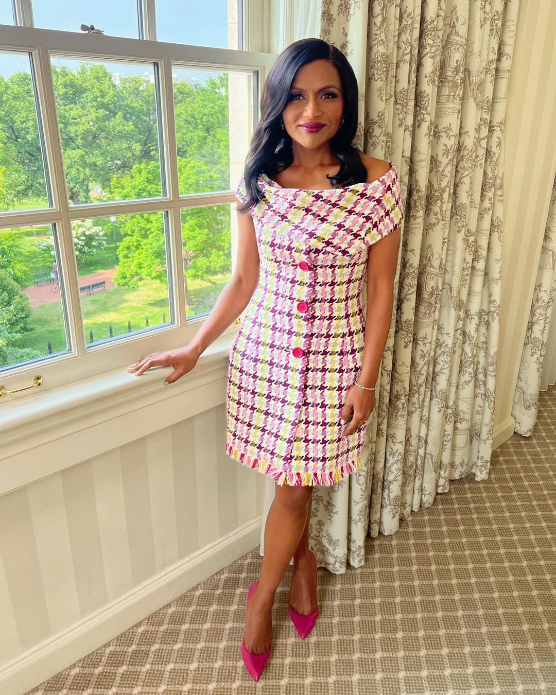 Mindy kaling 14 hottest pics, mindy kaling 14 instagram