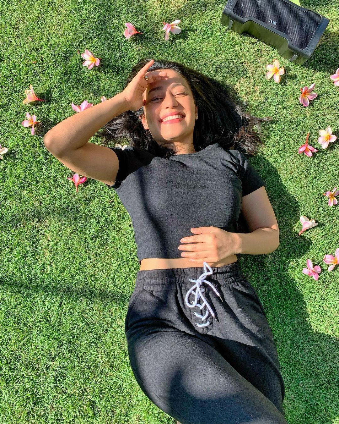 Neha kakkar 14 hottest pics, neha kakkar 14 instagram