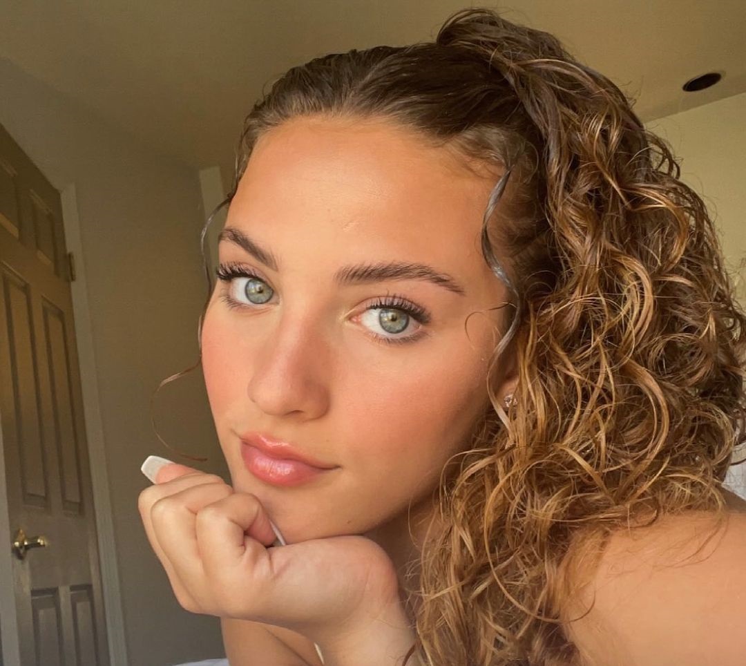 Sofie Dossi biography, 29 Photos, Age, Height, Real Name, Instagram ...