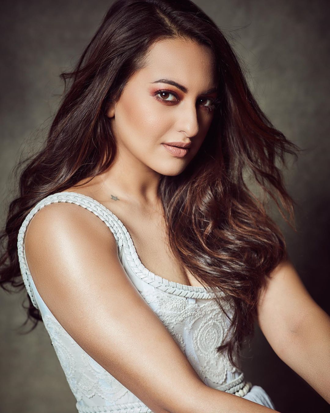 Sonakshi sinha 20 hottest pics, sonakshi sinha 20 instagram