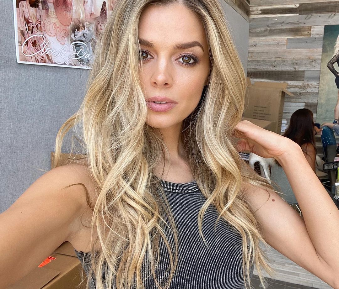 Danielle knudson 40 hottest pics, danielle knudson 40 instagram