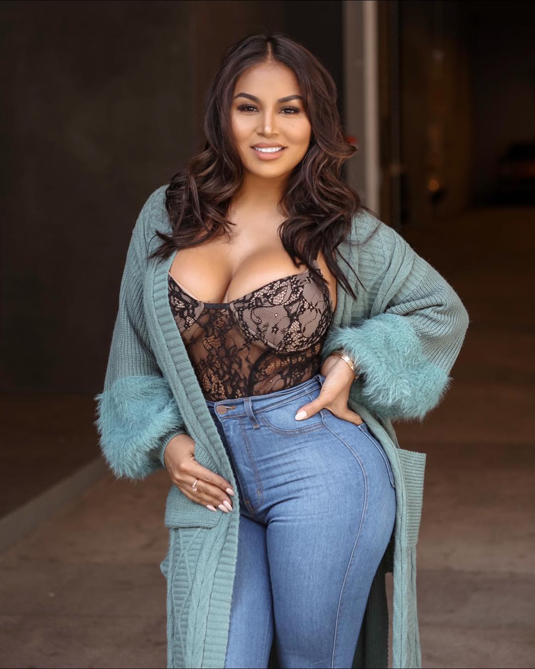 Dolly castro chavez 32 hottest pics, dolly castro chavez 32 instagram