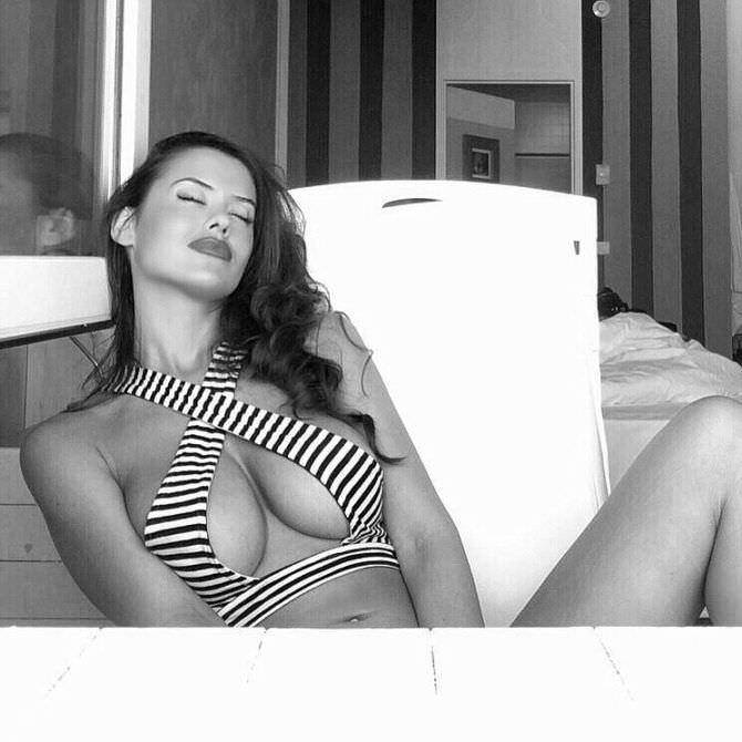Ева падлок 23 hot pics, ева падлок 23 bio, ева падлок 23 twitter instagram Ева падлок фото в полосатом купальнике
