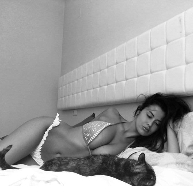 Ева падлок 29 hot pics, ева падлок 29 bio, ева падлок 29 twitter instagram Ева падлок черно-белое фото