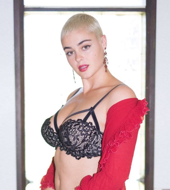 Стефания феррарио 27 hot pics, стефания феррарио 27 bio, стефания феррарио 27 twitter instagram Стефания феррарио фото в кружевном бра
