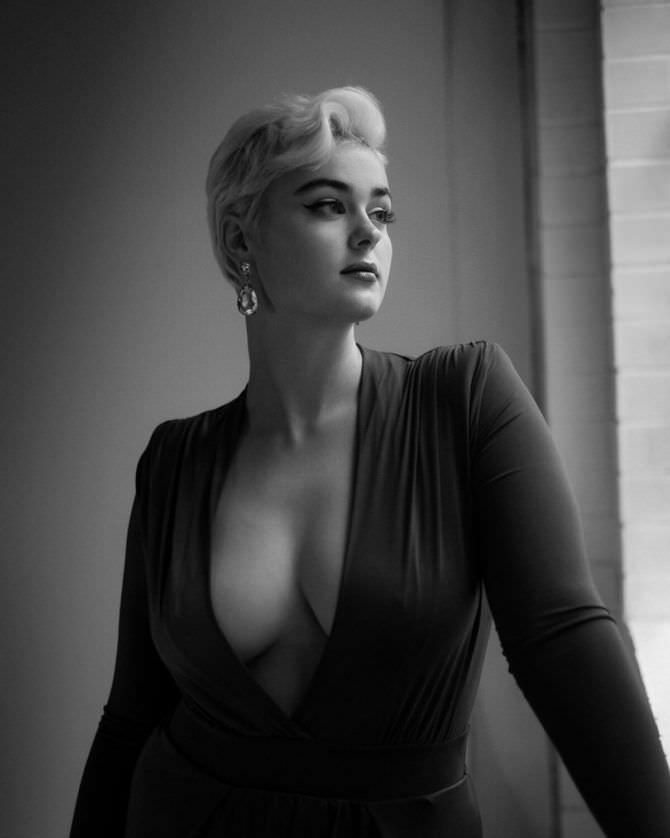 Стефания феррарио 35 hot pics, стефания феррарио 35 bio, стефания феррарио 35 twitter instagram Стефания феррарио красивое фото в строгом платье