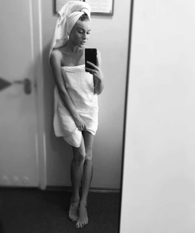 Арина постникова 35 hot pics, арина постникова 35 bio, арина постникова 35 twitter instagram Арина постникова фотов полотенце после душа