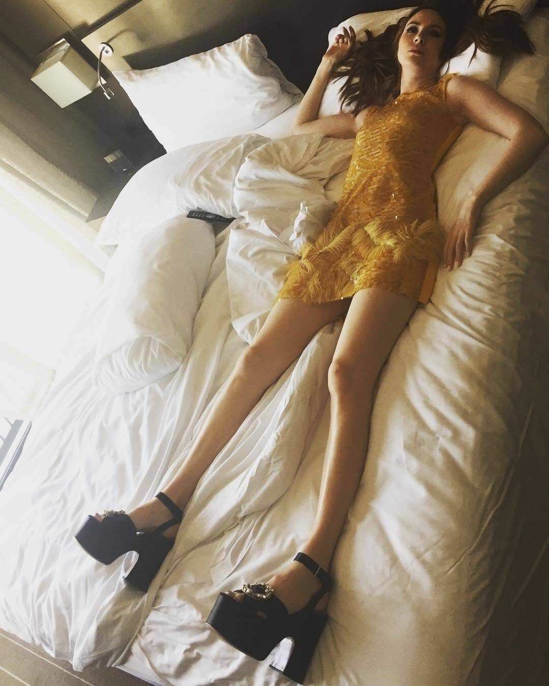 Карен гиллан 34 hot pics, карен гиллан 34 bio, карен гиллан 34 twitter instagram Карен гиллан фото на кровати