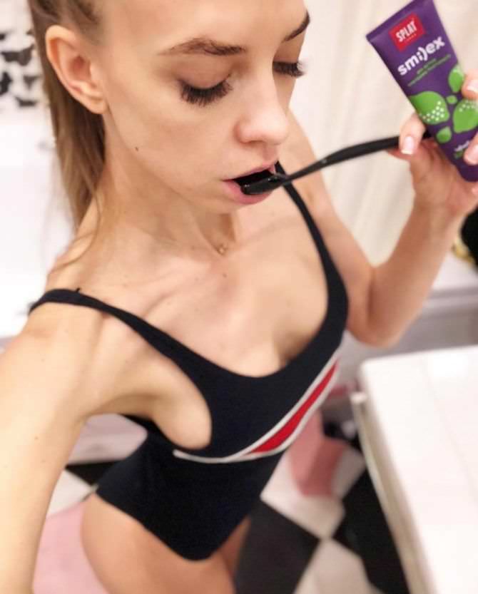 Надежда сысоева 22 hot pics, надежда сысоева 22 bio, надежда сысоева 22 twitter instagram Надежда сысоева фото с зубной щеткой