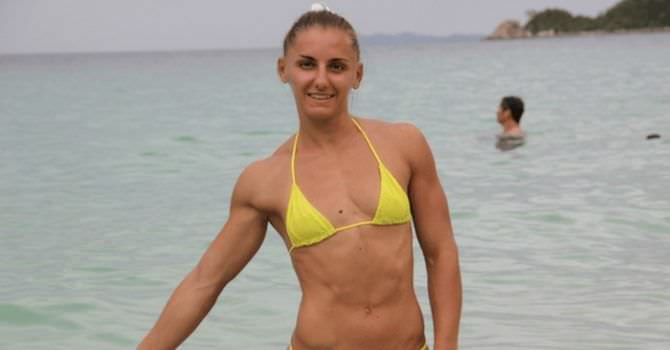 Александра албу 20 hot pics, александра албу 20 bio, александра албу 20 twitter instagram Александра албу фото в жёлтом бикини