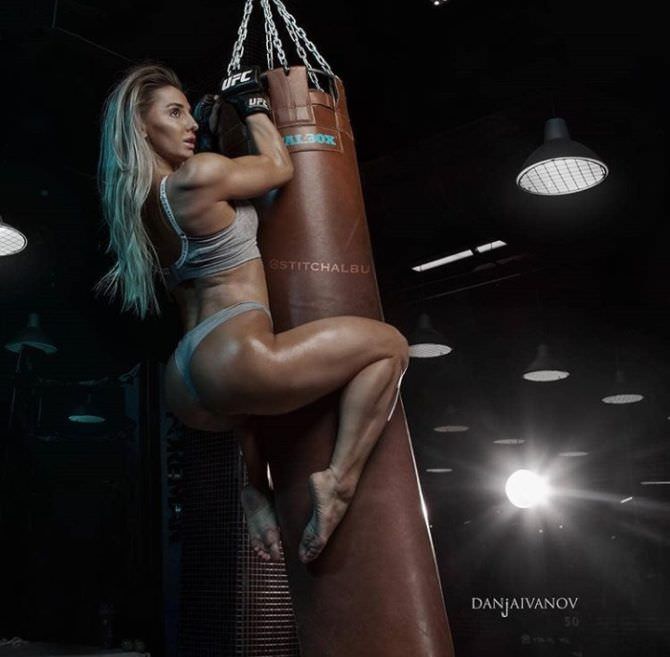 Александра албу 29 hot pics, александра албу 29 bio, александра албу 29 twitter instagram Александра албу фотография в сером комплекте