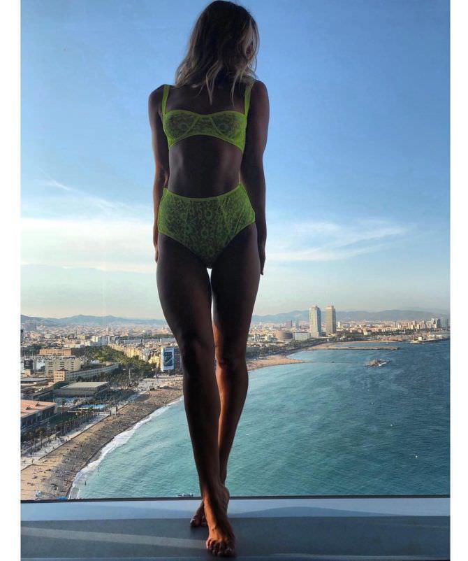 Юлия ефимова 13 hot pics, юлия ефимова 13 bio, юлия ефимова 13 twitter instagram Юлия ефимова фотография в жёлтом белье