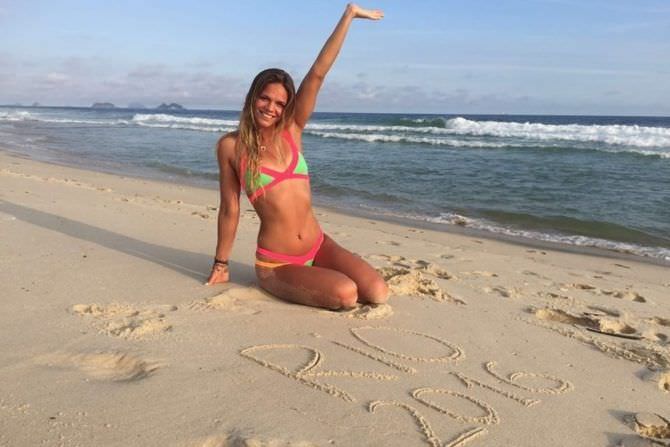 Юлия ефимова 19 hot pics, юлия ефимова 19 bio, юлия ефимова 19 twitter instagram Юлия ефимова фото на песчаном пляже