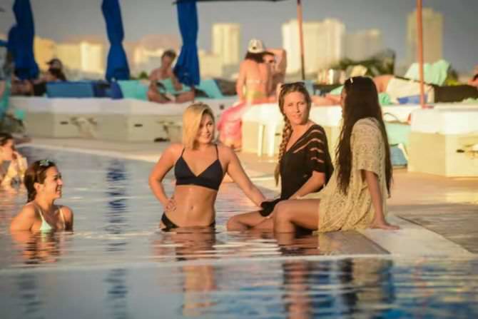 Оливия холт 13 hot pics, оливия холт 13 bio, оливия холт 13 twitter instagram Оливия холт фото в бассеней